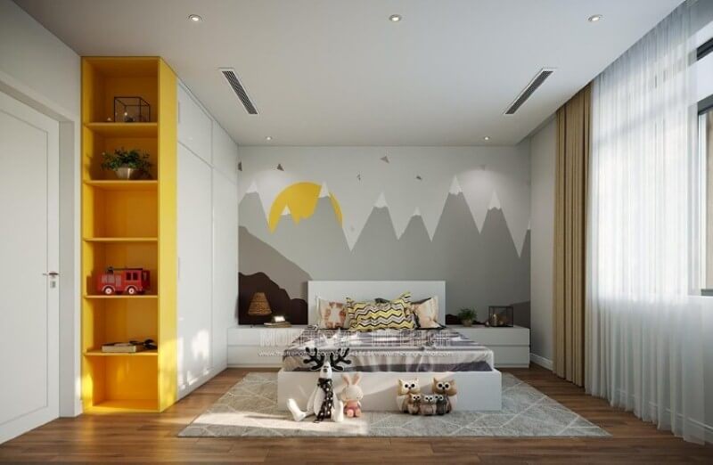 Tủ quần áo màu trắng hiện đại cùng kệ trang trí vàng vát góc giúp không gian phòng bé trở nên rộng rãi, thông thoáng.